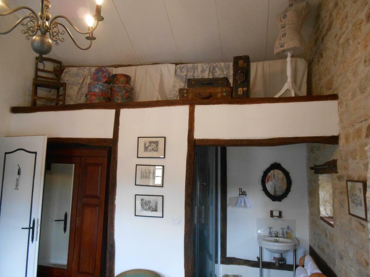 Chat Noir Gite Et Chambre D'Hotes Genouille  Dış mekan fotoğraf