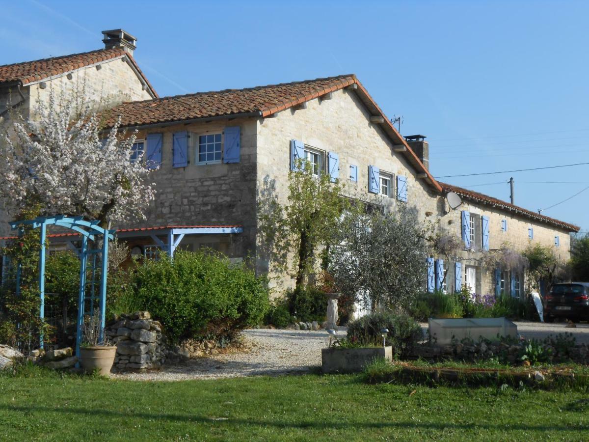 Chat Noir Gite Et Chambre D'Hotes Genouille  Dış mekan fotoğraf
