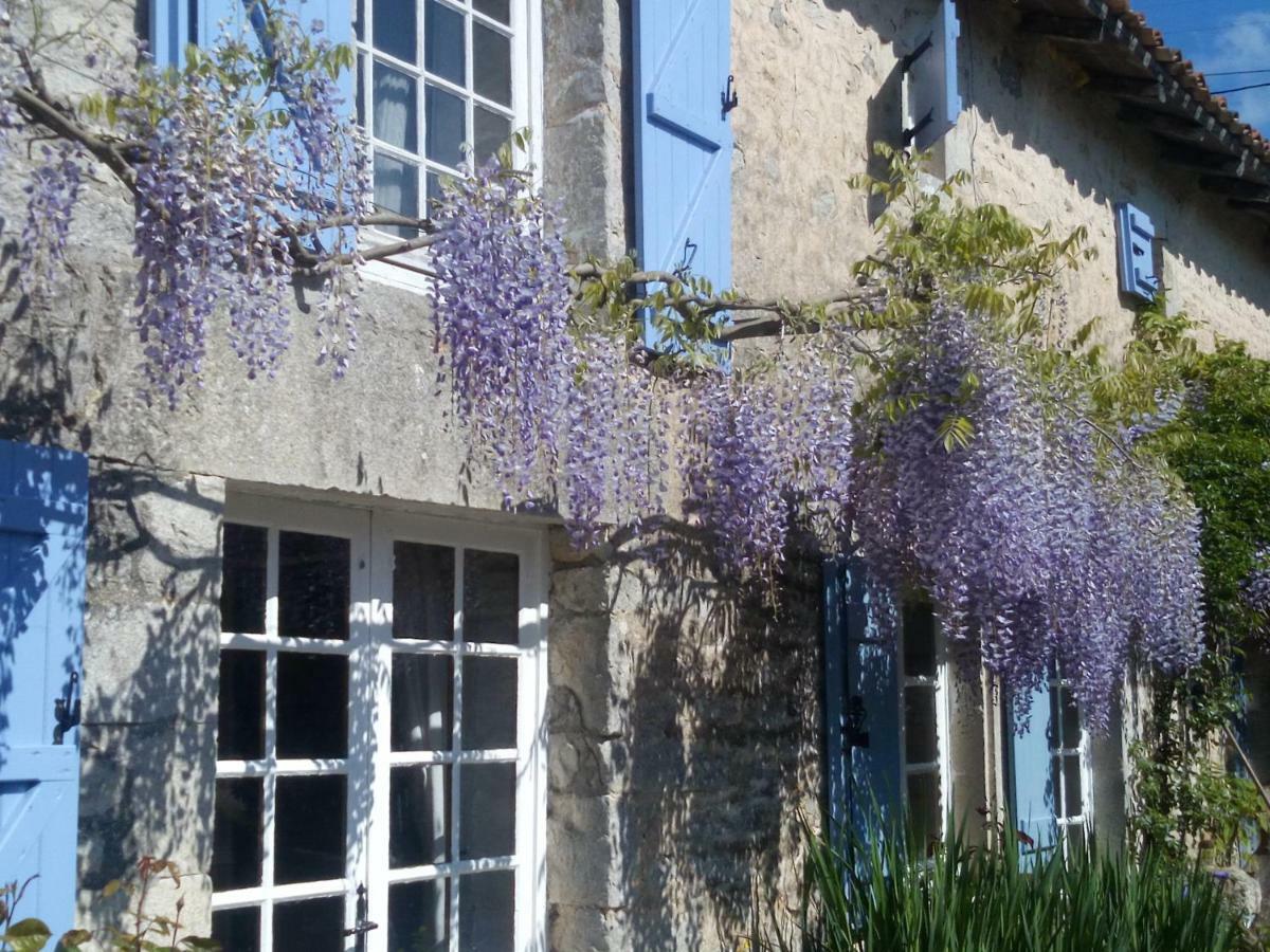 Chat Noir Gite Et Chambre D'Hotes Bed & Breakfast Genouille  Dış mekan fotoğraf