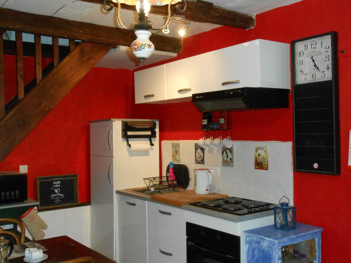 Chat Noir Gite Et Chambre D'Hotes Genouille  Dış mekan fotoğraf
